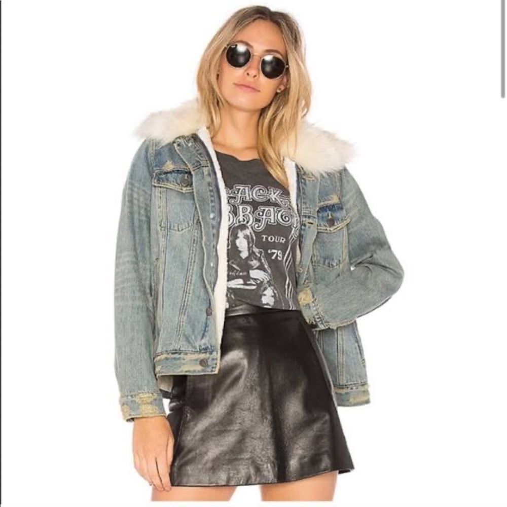 HEARTLOOM - Sherpa Fur Denim Jacket - Size XS - Light Wash Jean Jacket Like New